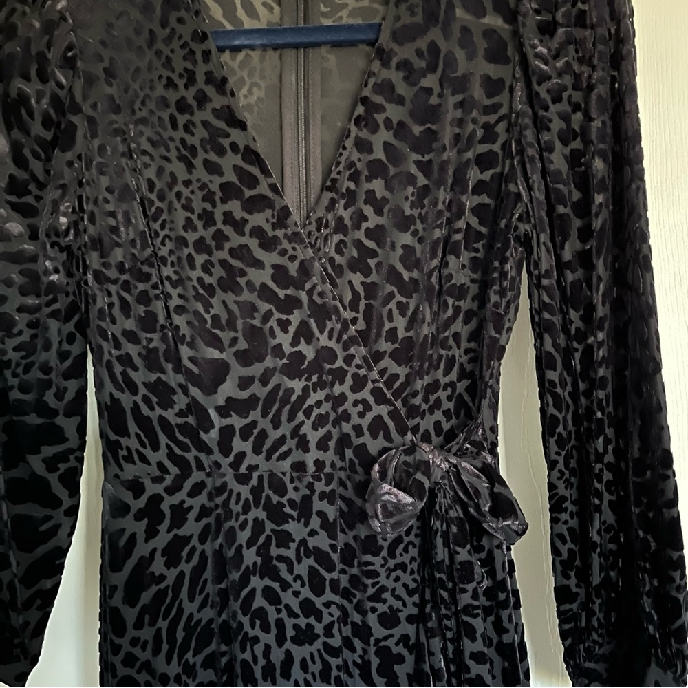 NWT CALVIN KLEIN - Black Velvet Leopard print Faux Wrap Flounce Dress sz 2 - Picture 3 of 15